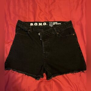S.O.N.G crisscross timeless shorts